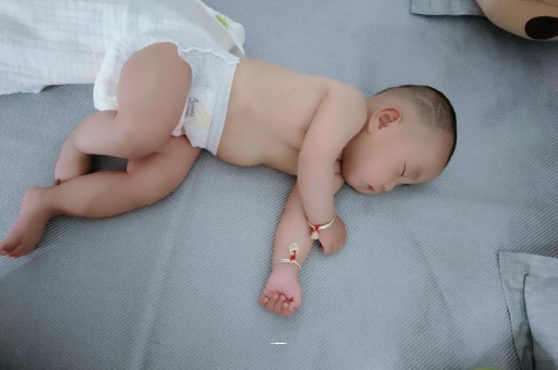 琼中宝宝积食发烧怎么处理